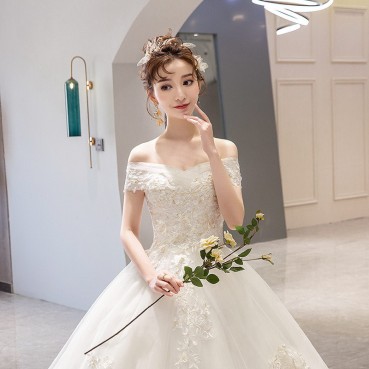 The main wedding dress 2021 new bride one-shoulder trailing dreamy and elegant French style light forest super fairy