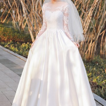 French Hepburn satin light wedding dress Mori female 2021 new winter bride trailing super fairy princess dress was