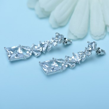 AAA diamond-studded zircon earrings simple and solemn electroplated platinum