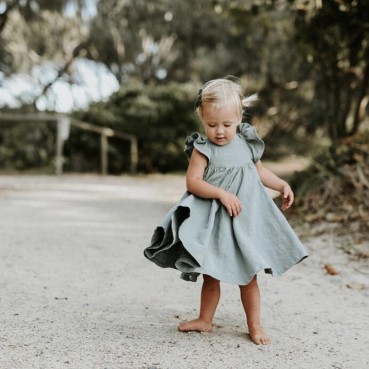 Explosive girl skirt cotton and linen solid color flying sleeve laces girl dress cotton and linen childrens clothing