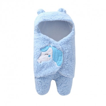 Newborn baby bag is held by the baby warming by the autumn and winter plush embroidered