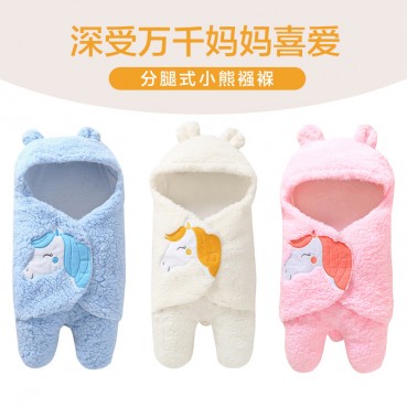 Newborn baby bag is held by the baby warming by the autumn and winter plush embroidered