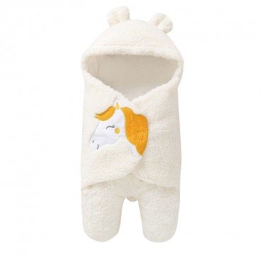 Newborn baby bag is held by the baby warming by the autumn and winter plush embroidered