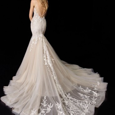 Beautiful fairy's long shawl lace trailing & luxurious satin wedding dress