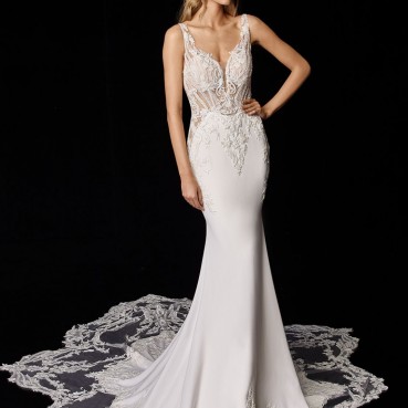 Beaded floral lace and beaded linear lace stretch georgette cylindrical skirt Trailing wedding dress