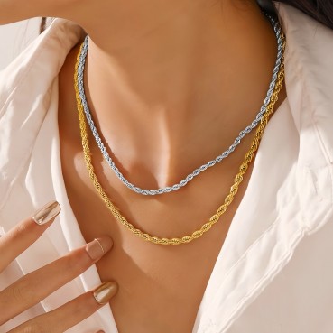 The manufacturer directly supplies stainless steel Fried Dough Twists necklace, titanium steel button, rope chain, personality, versatile clavicle chain