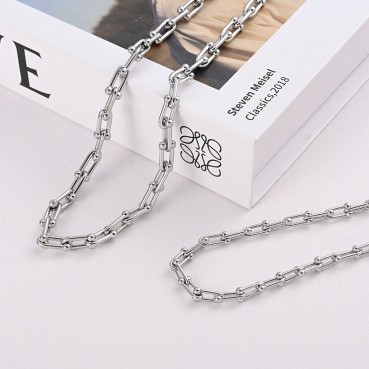 U-chain men's and women's versatile stainless steel U-shaped horseshoe buckle handmade chain hip-hop simple and fashionable collarbone chain metal necklace couple